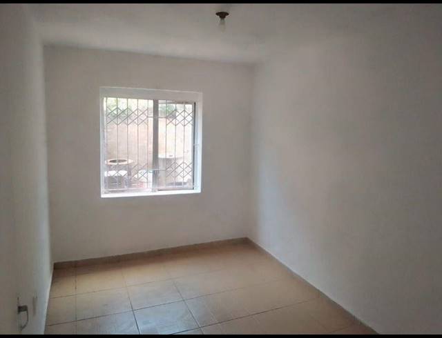 2 BEDROOM PROPERTY TO RENT IN NEWLANDS WEST